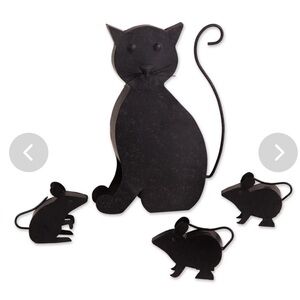 Indoor/ outdoor Metal Cat with 3 kittens